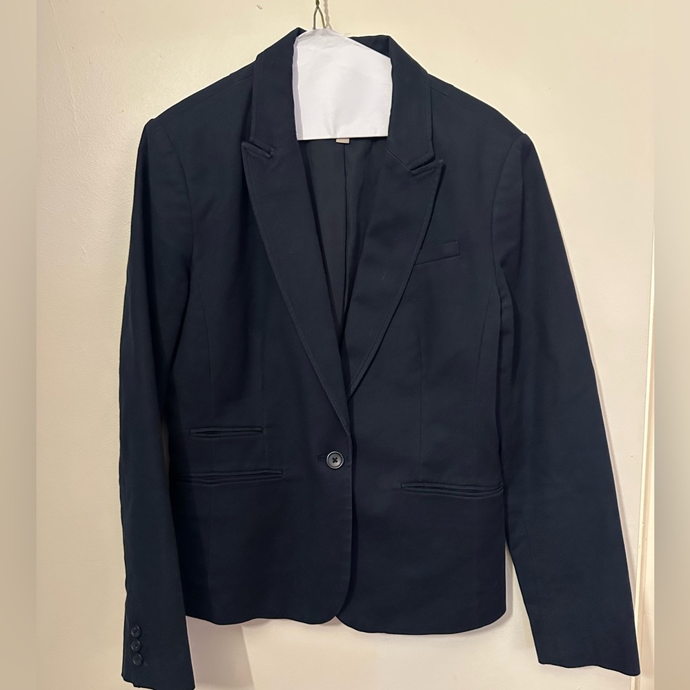 Banana Republic women’s blue blazer
Size 10
